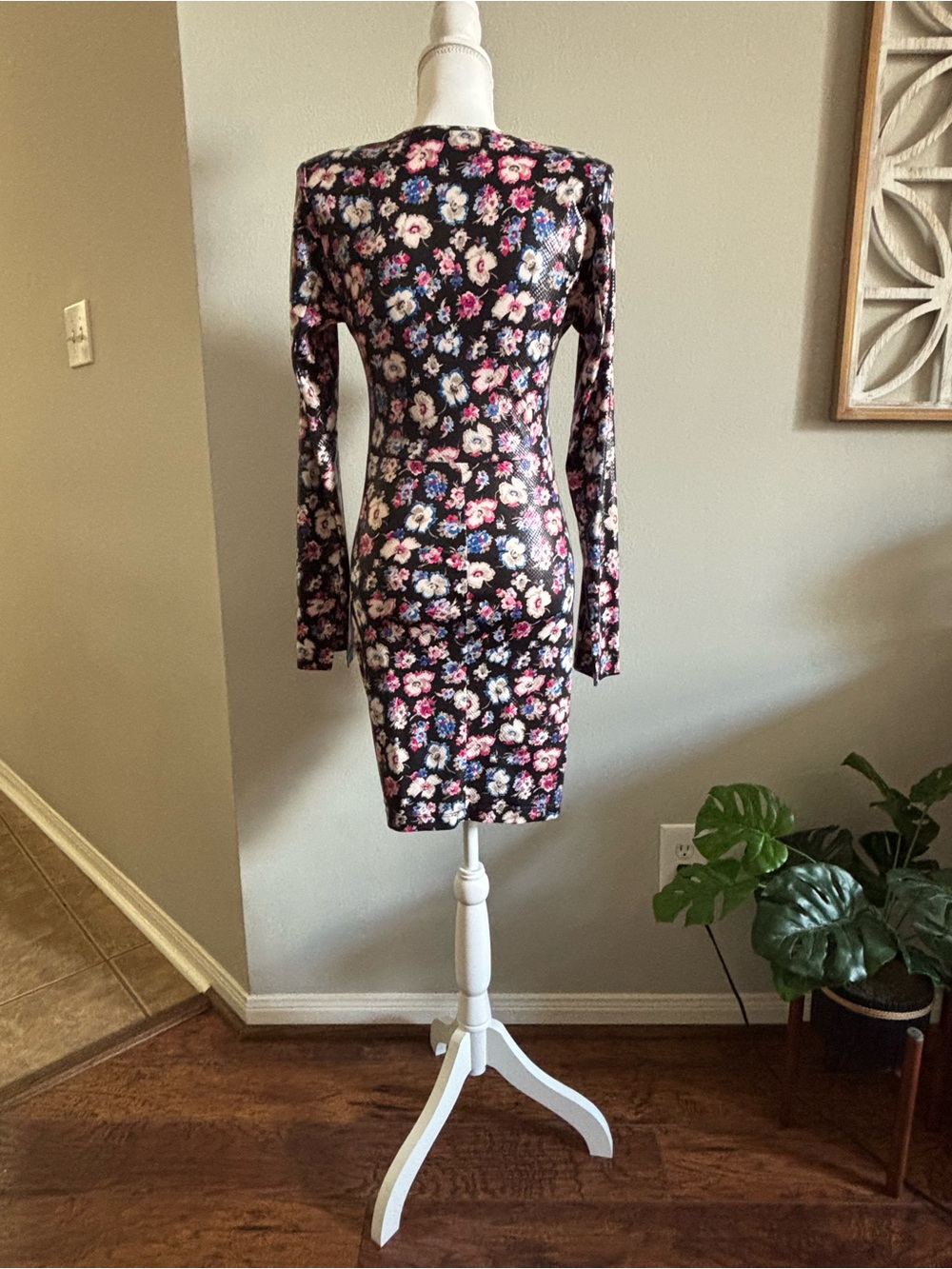 Sierra Snakeskin Ruched V-Neck Long Sleeve Floral Dress - Black with Pink Floral - Picture 2 of 7